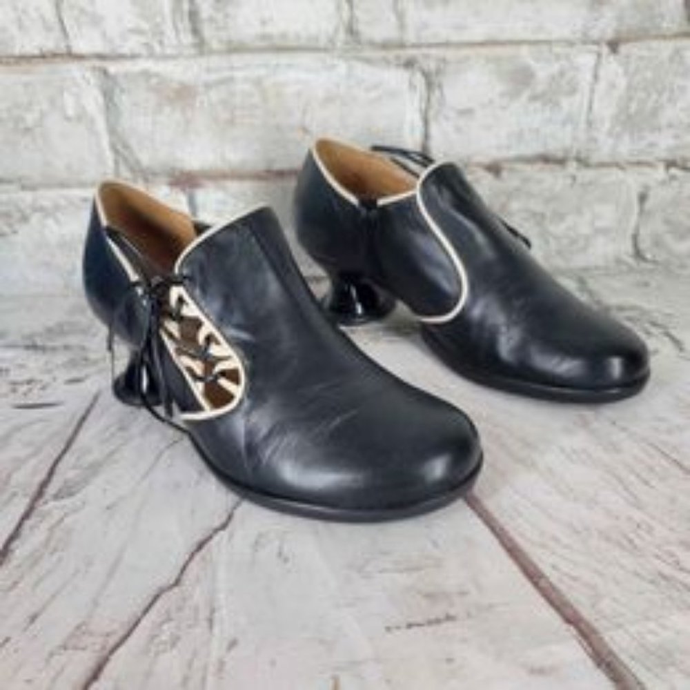 John Fluevog Enneagram Receptive Shoe with Side Lace Size 7